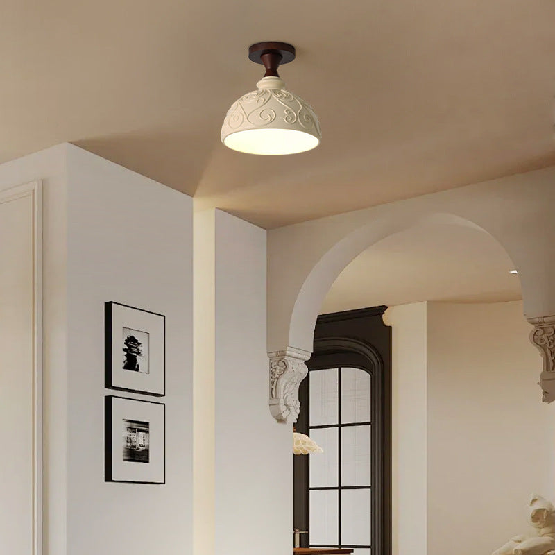 Moderne Übergangs-Deckenleuchte aus massivem Holz mit halbkreisförmigem Schnitzharzschirm, 1-Licht Semi-Flush-Mount für Wohnzimmer 