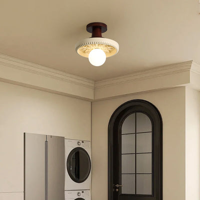 Moderne Übergangs-Deckenleuchte aus massivem Holz mit halbkreisförmigem Schnitzharzschirm, 1-Licht Semi-Flush-Mount für Wohnzimmer 