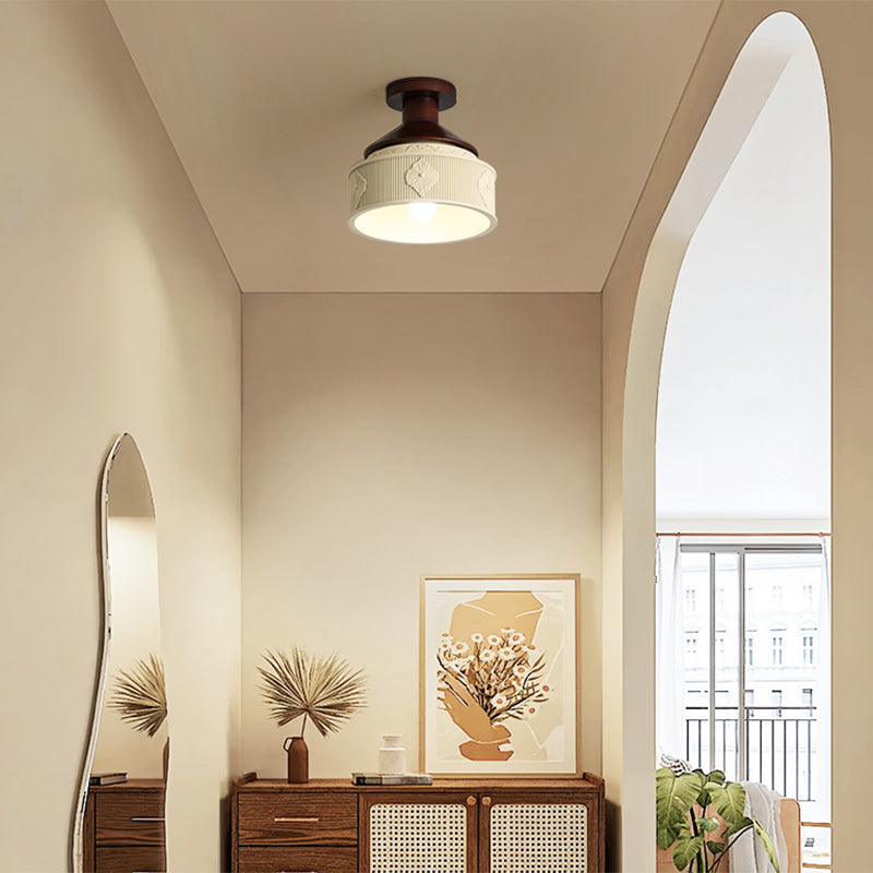 Moderne Übergangs-Deckenleuchte aus massivem Holz mit halbkreisförmigem Schnitzharzschirm, 1-Licht Semi-Flush-Mount für Wohnzimmer 