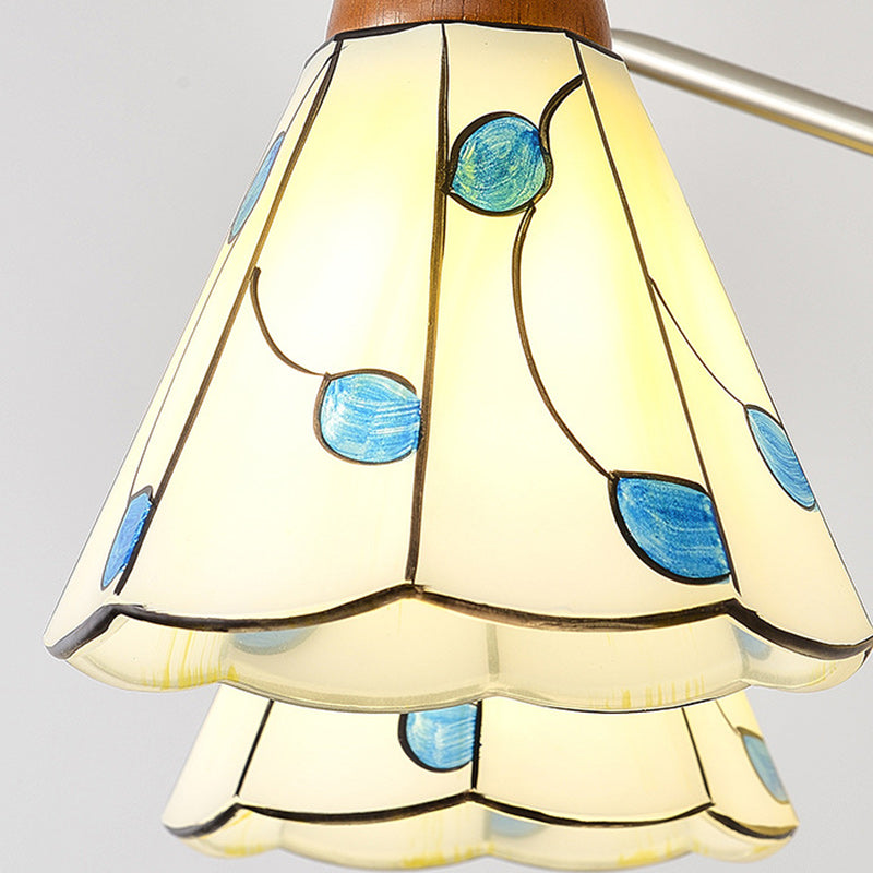 Traditioneller Tiffany Buntglas-Blumenschirm Eisen Massivholz 5-Licht Kronleuchter für Wohnzimmer 