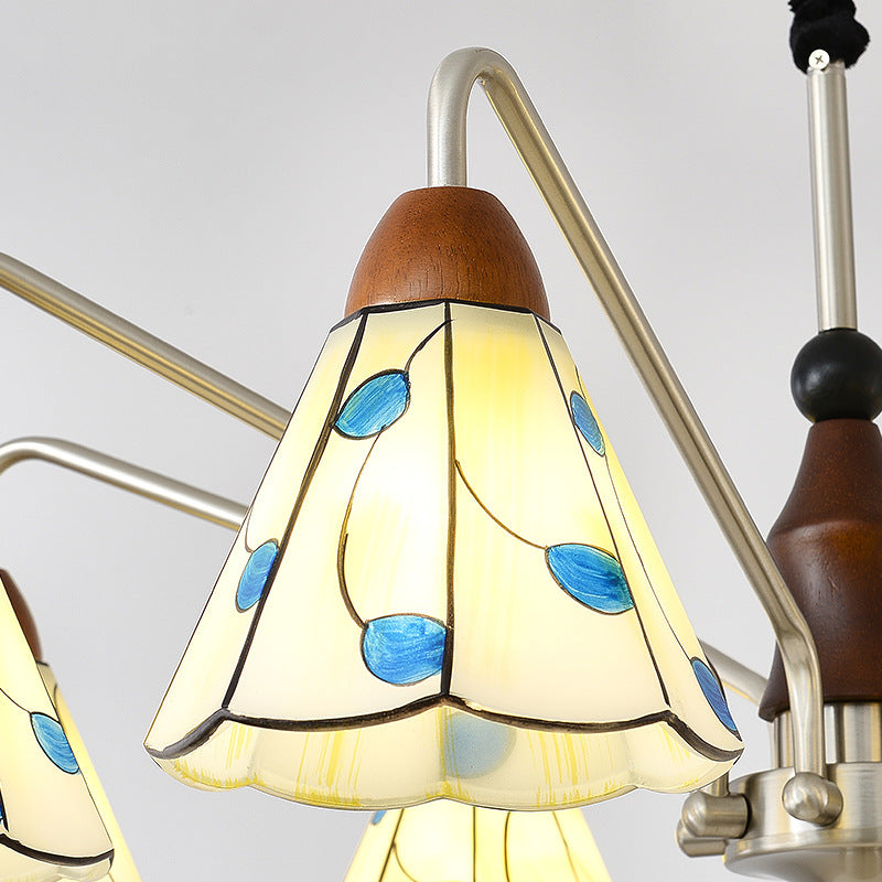 Traditioneller Tiffany Buntglas-Blumenschirm Eisen Massivholz 5-Licht Kronleuchter für Wohnzimmer 