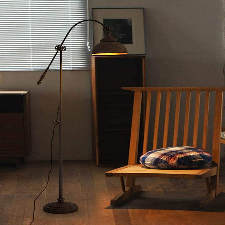 Lampe de sol traditionnelle coloniale en fer vieilli avec abat-jour demi-cercle rotatif et tige réglable 1 lumière pour chambre 