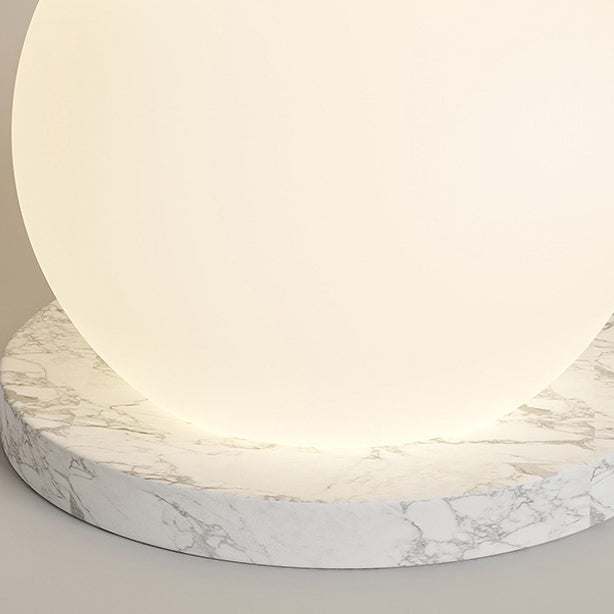 مصباح أرضي قائم LED بقاعدة رخامية وعصا كروية PE بتصميم بسيط ومعاصر لغرفة النوم 