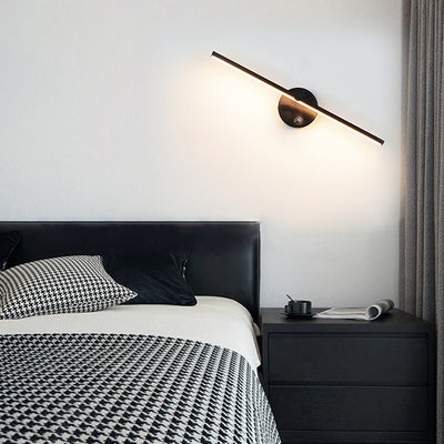 Moderne minimalistische Aluminium-Langstreifen-drehbare LED-Wandleuchte für das Schlafzimmer 