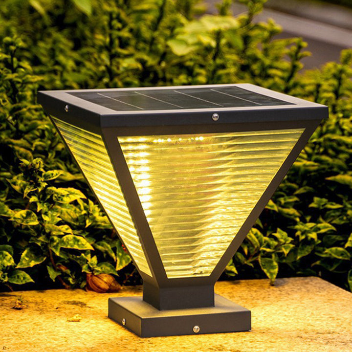 Moderne minimalistische solarbetriebene wasserdichte quadratische prismatische Edelstahl-Glas-LED-Außenleuchte für die Terrasse 
