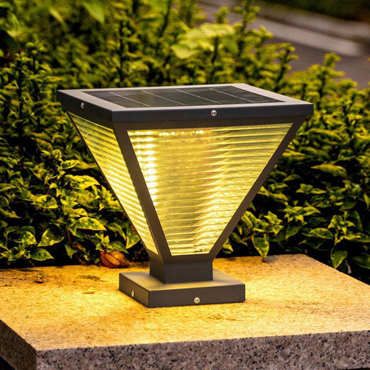 Moderne minimalistische solarbetriebene wasserdichte quadratische prismatische Edelstahl-Glas-LED-Außenleuchte für die Terrasse 