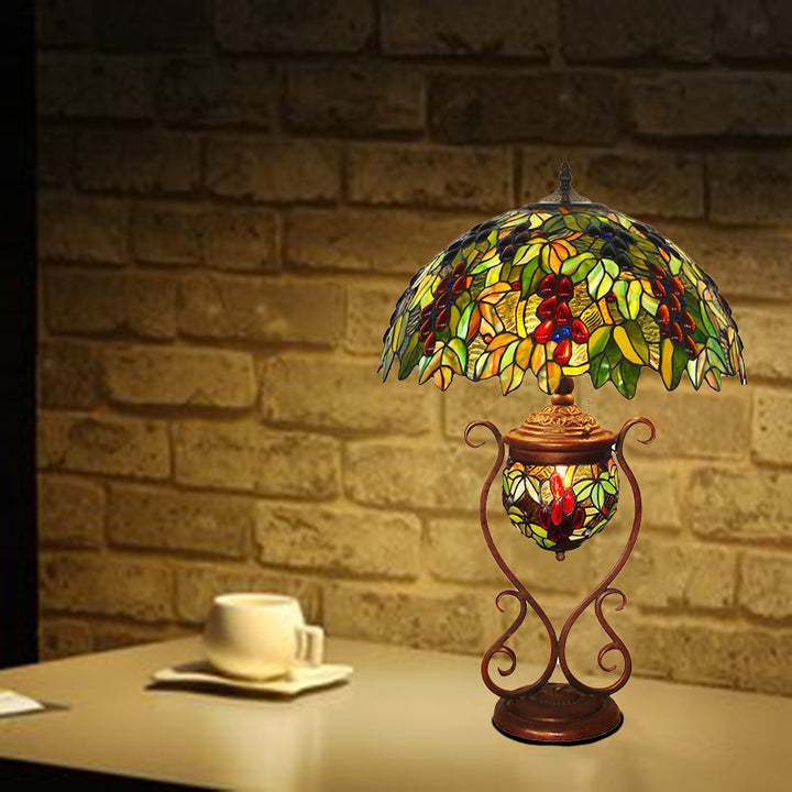 Lampe de table à 3 lumières en verre teinté en métal traditionnel Tiffany Cone pour chambre à coucher 