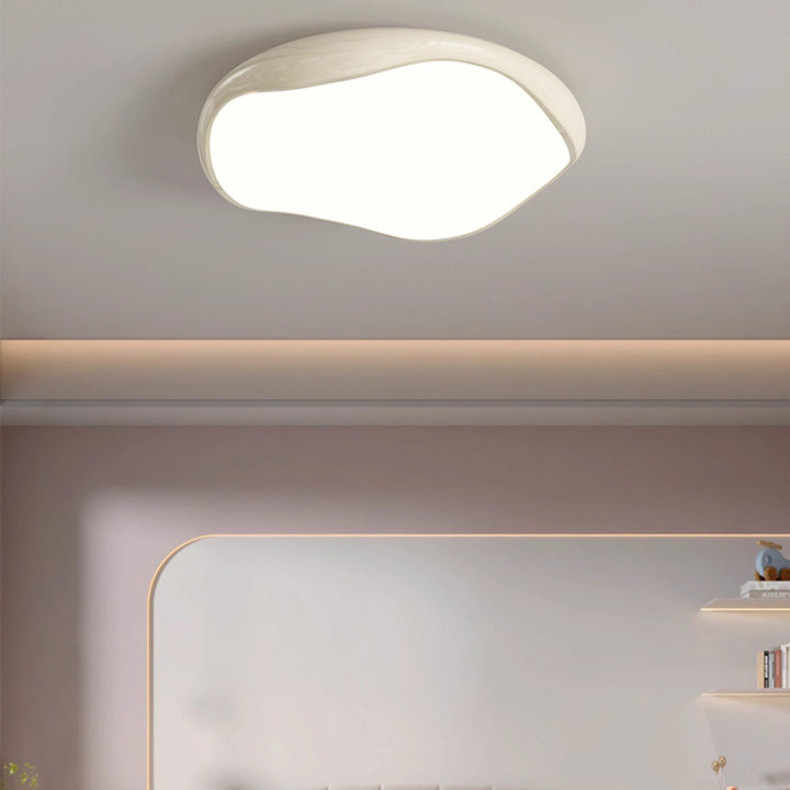 Plafonnier LED rond irrégulier en fer et acrylique crème minimaliste moderne pour chambre 