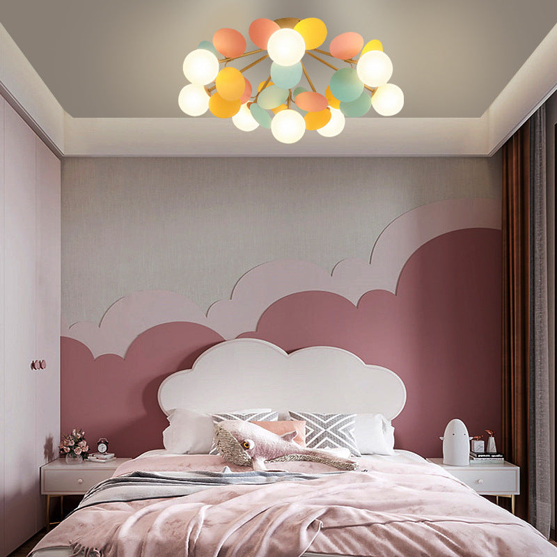 Zeitgenössische skandinavische bunte Blumenkugel aus Metall, Glas, Acryl, 1/4/6/8 Lichter, halbbündige Deckenleuchte für Schlafzimmer 