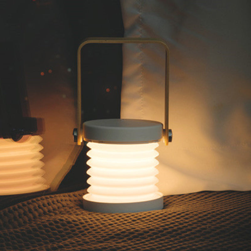 مصباح طاولة LED حديث على الطراز الاسكندنافي قابل للطي ومحمول بأسطوانة خشبية وحديدية لغرفة النوم 