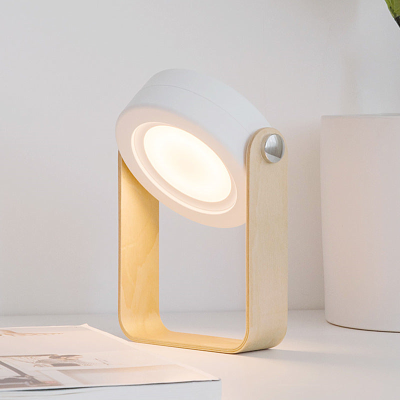 مصباح طاولة LED حديث على الطراز الاسكندنافي قابل للطي ومحمول بأسطوانة خشبية وحديدية لغرفة النوم 