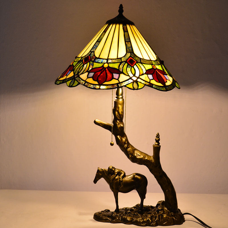 Lampe de table à deux lumières avec abat-jour en verre teinté en forme de cône rond traditionnel Tiffany en fer pour chambre 