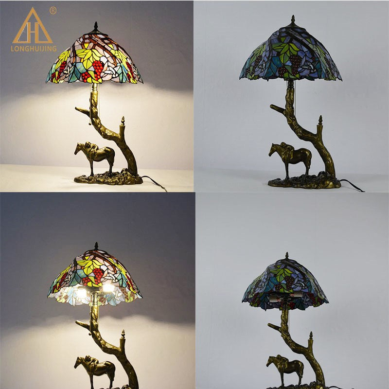Lampe de table à deux lumières avec abat-jour en verre teinté en forme de cône rond traditionnel Tiffany en fer pour chambre 