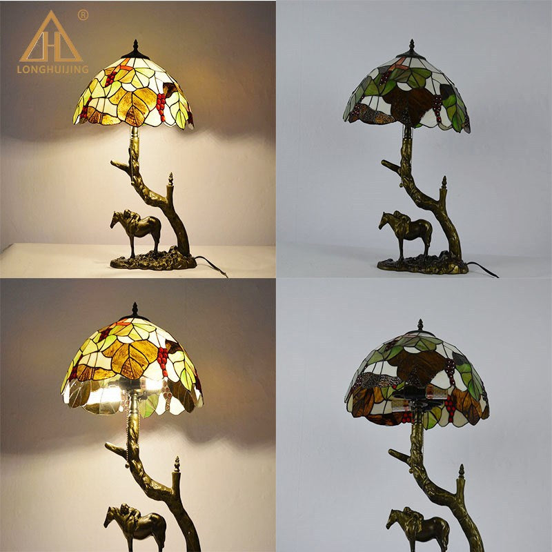 Lampe de table à deux lumières avec abat-jour en verre teinté en forme de cône rond traditionnel Tiffany en fer pour chambre 