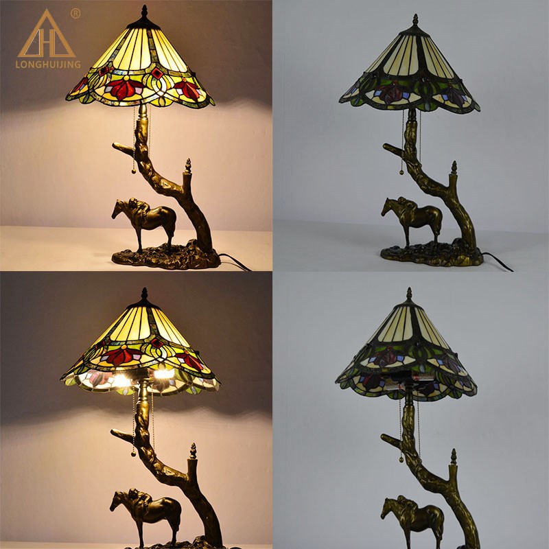 Lampe de table à deux lumières avec abat-jour en verre teinté en forme de cône rond traditionnel Tiffany en fer pour chambre 