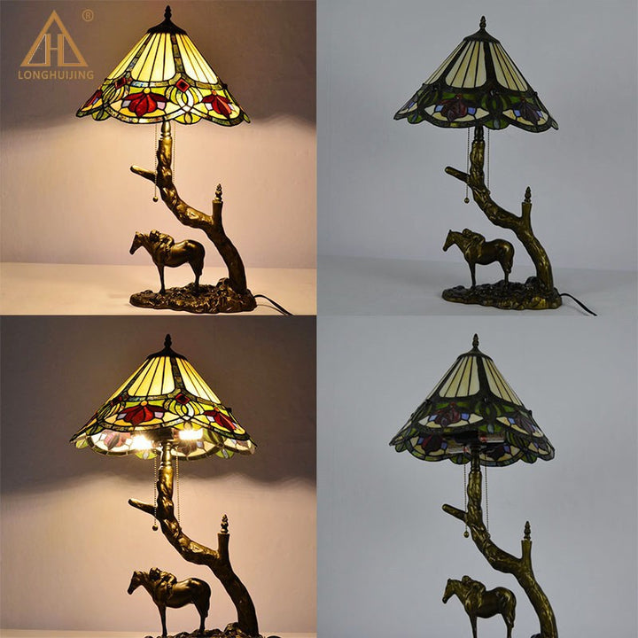 Lampe de table à deux lumières avec abat-jour en verre teinté en forme de cône rond traditionnel Tiffany en fer pour chambre 
