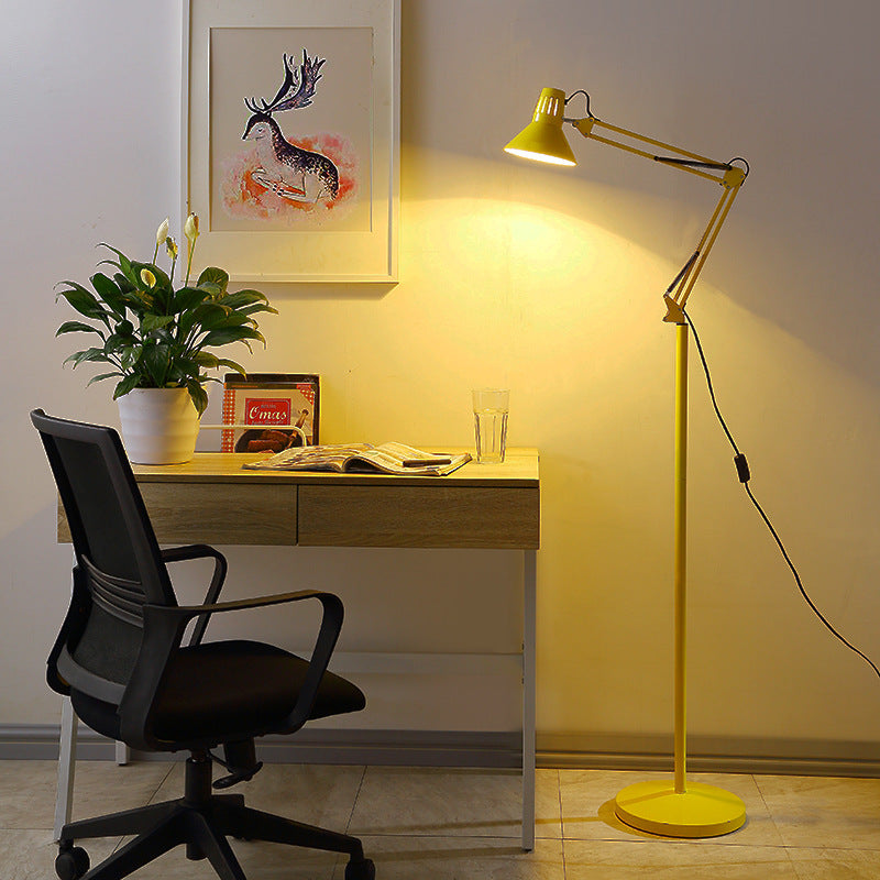 Lampe de sol contemporaine scandinave ronde en fer à 1 lumière avec pivot rétractable pour chambre 