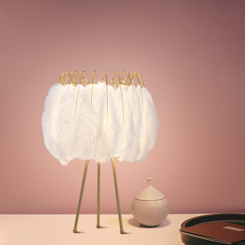 Lámpara de mesa de metal con forma de pluma Art Deco moderna de 1 luz para dormitorio 