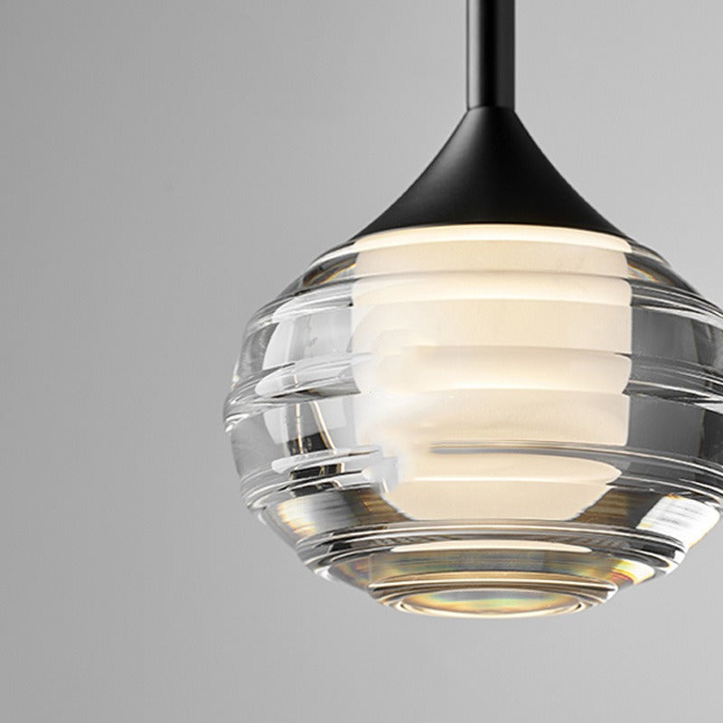 Zeitgenössische skandinavische runde Kugel-Kupferglas-LED-Pendelleuchte für Schlafzimmer 