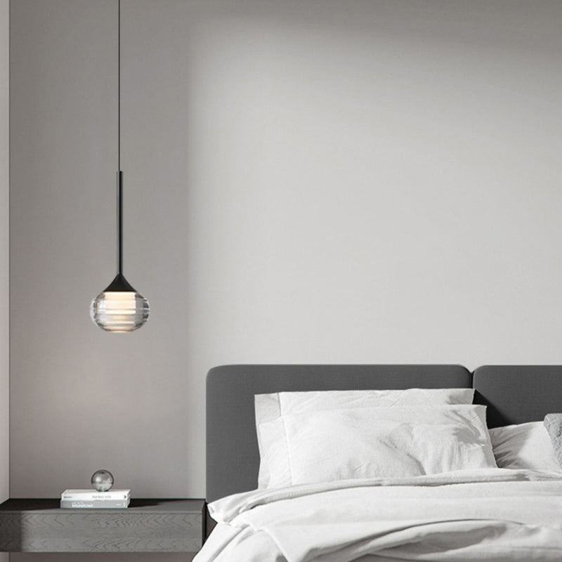 Zeitgenössische skandinavische runde Kugel-Kupferglas-LED-Pendelleuchte für Schlafzimmer 