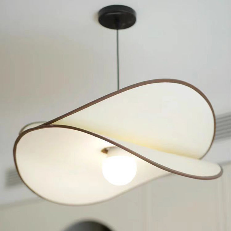 Lámpara colgante de 1 luz de tela de hierro curvado con forma de chip de patata creativa contemporánea para dormitorio 