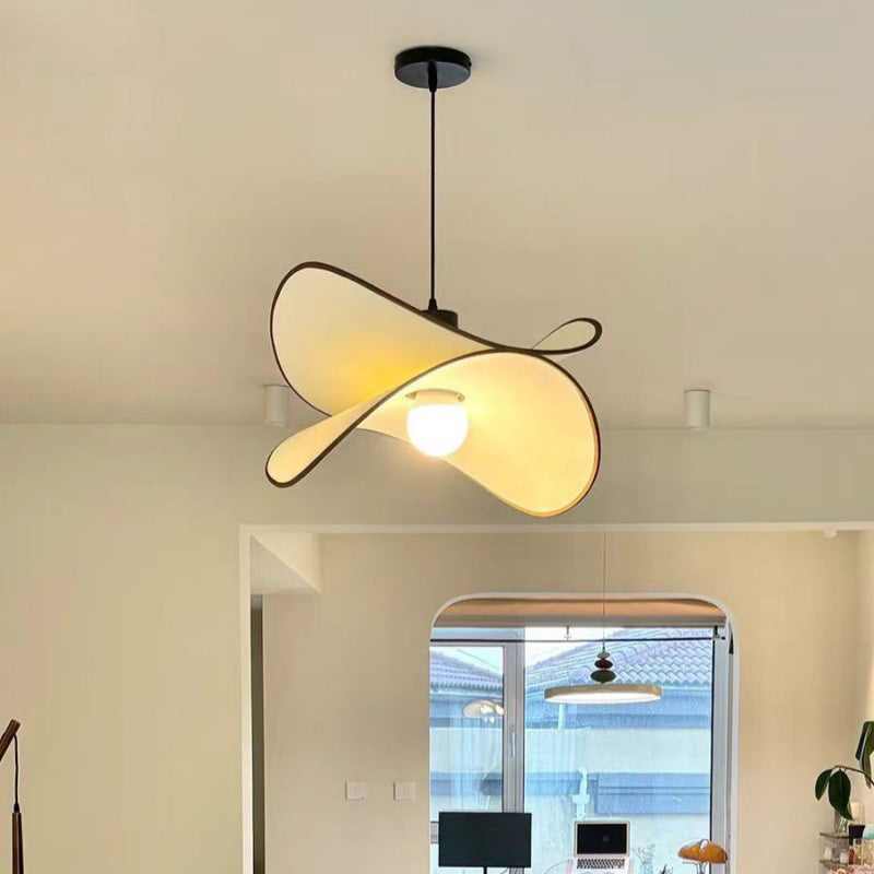 Lámpara colgante de 1 luz de tela de hierro curvado con forma de chip de patata creativa contemporánea para dormitorio 