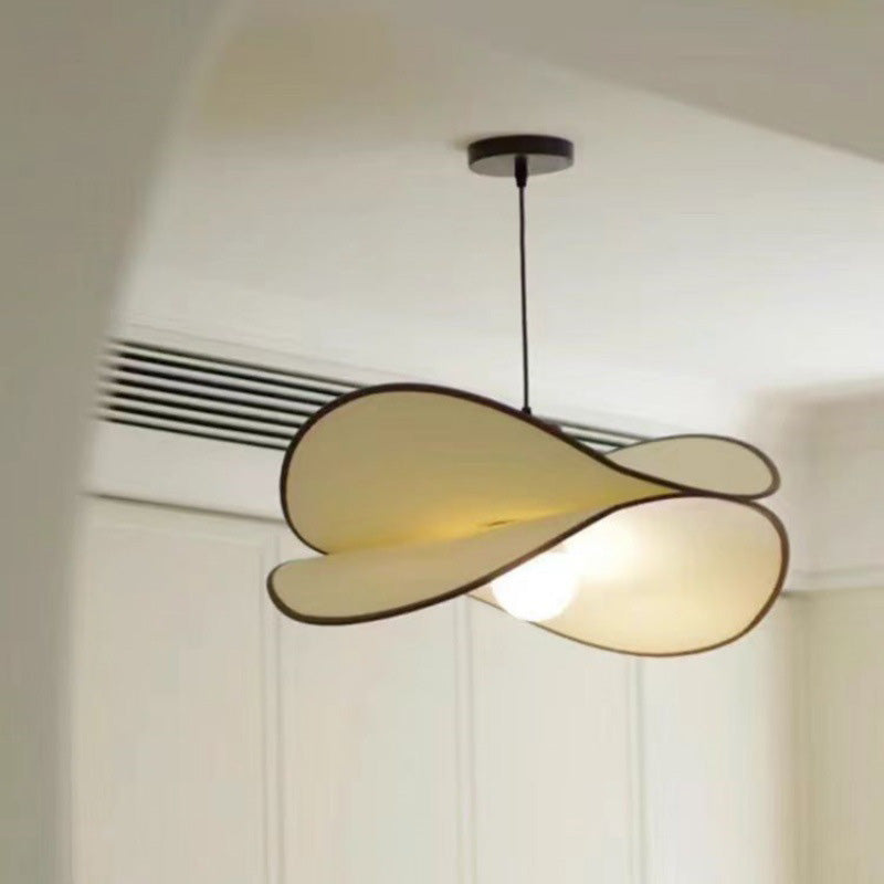 Lámpara colgante de 1 luz de tela de hierro curvado con forma de chip de patata creativa contemporánea para dormitorio 