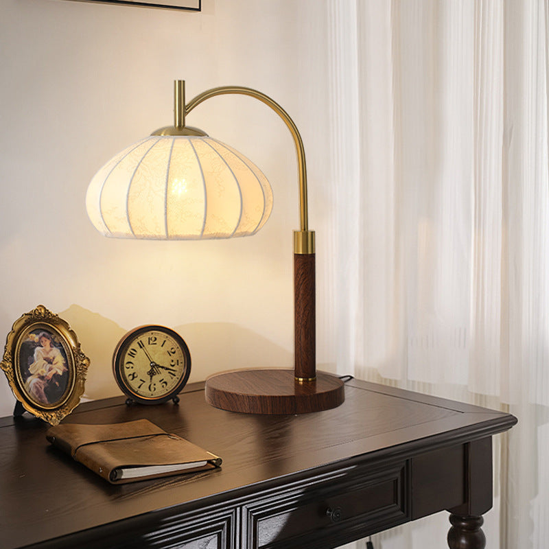 Lámpara de mesa de 1 luz de tela de hierro con forma de cono ovalado redondo impreso en chino tradicional para sala de estar 
