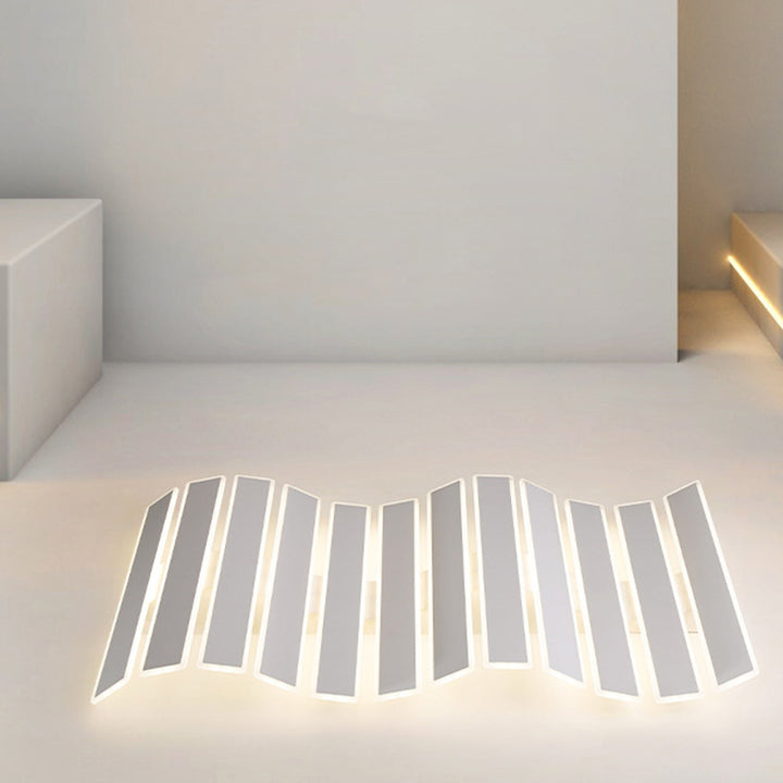 Plafonnier LED en acrylique et fer de forme rectangulaire avec agencement minimaliste moderne en vague en arête de poisson pour chambre 