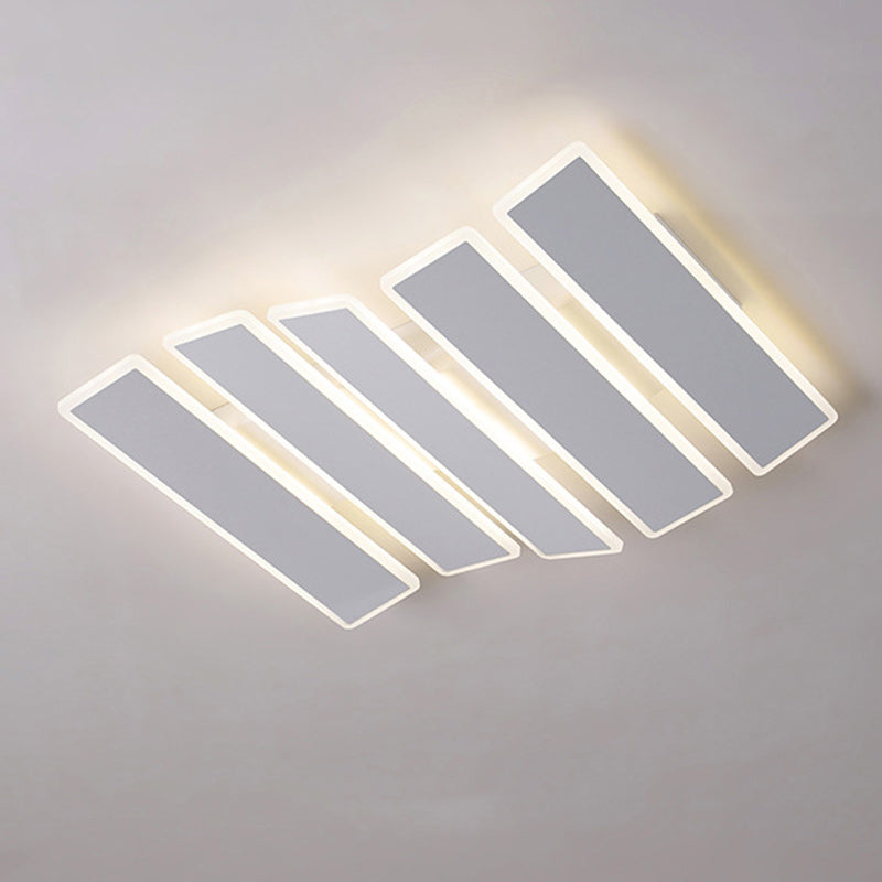 Plafonnier LED en acrylique et fer de forme rectangulaire avec agencement minimaliste moderne en vague en arête de poisson pour chambre 