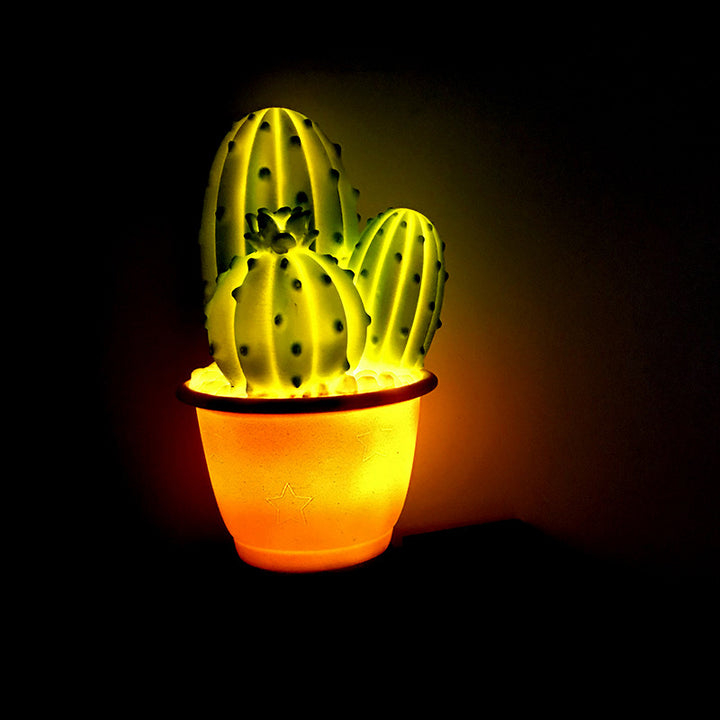 Lumière extérieure LED en plastique ananas cactus solaire étanche créative contemporaine pour l'extérieur 