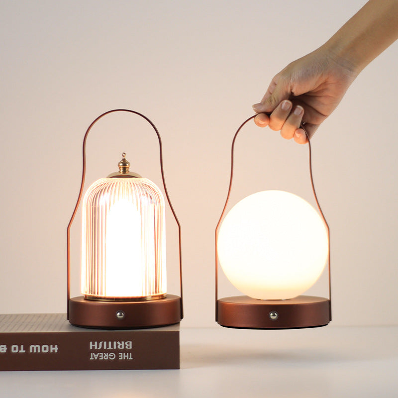 Lampe de table LED en acrylique et fer de forme ronde avec base ronde et motif de montagne pour chambre à coucher 