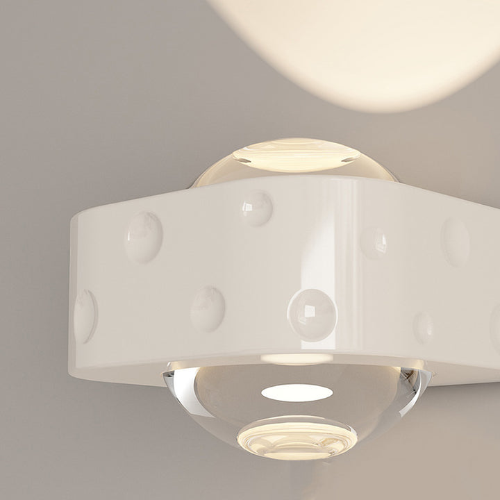 Zeitgenössische skandinavische runde ovale Kugel Eisen Aluminium Kristall LED Wandleuchte für das Schlafzimmer 
