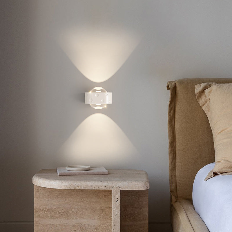 Zeitgenössische skandinavische runde ovale Kugel Eisen Aluminium Kristall LED Wandleuchte für das Schlafzimmer 