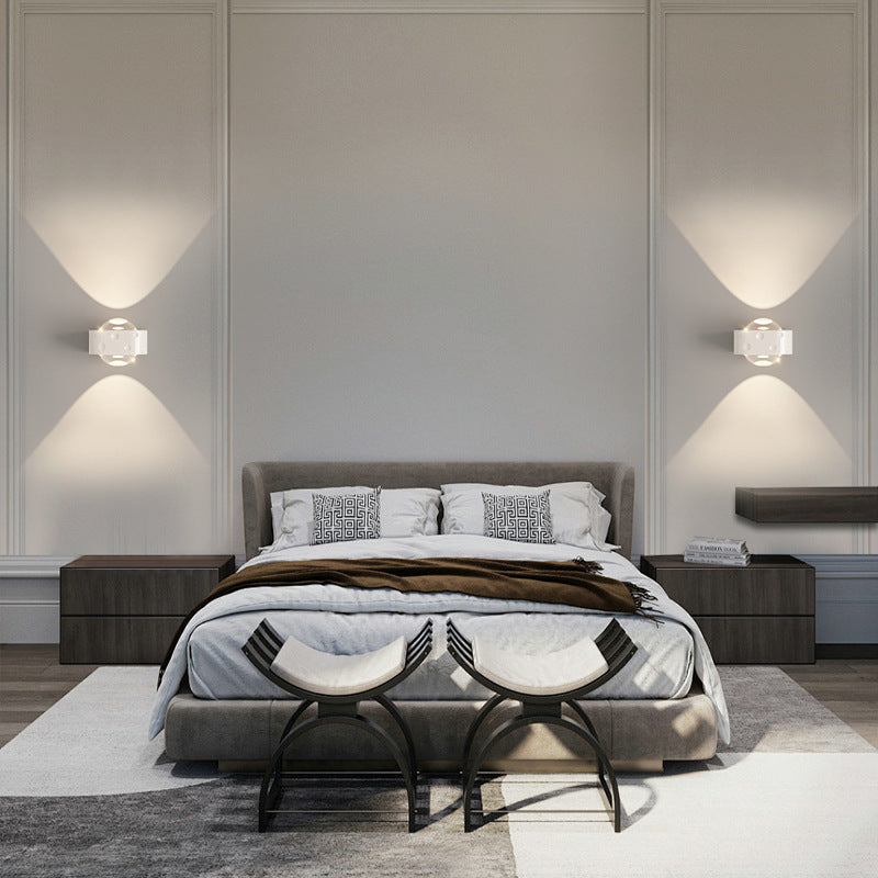 Zeitgenössische skandinavische runde ovale Kugel Eisen Aluminium Kristall LED Wandleuchte für das Schlafzimmer 