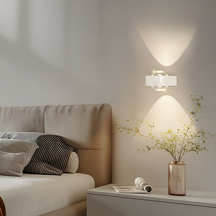Zeitgenössische skandinavische runde ovale Kugel Eisen Aluminium Kristall LED Wandleuchte für das Schlafzimmer 