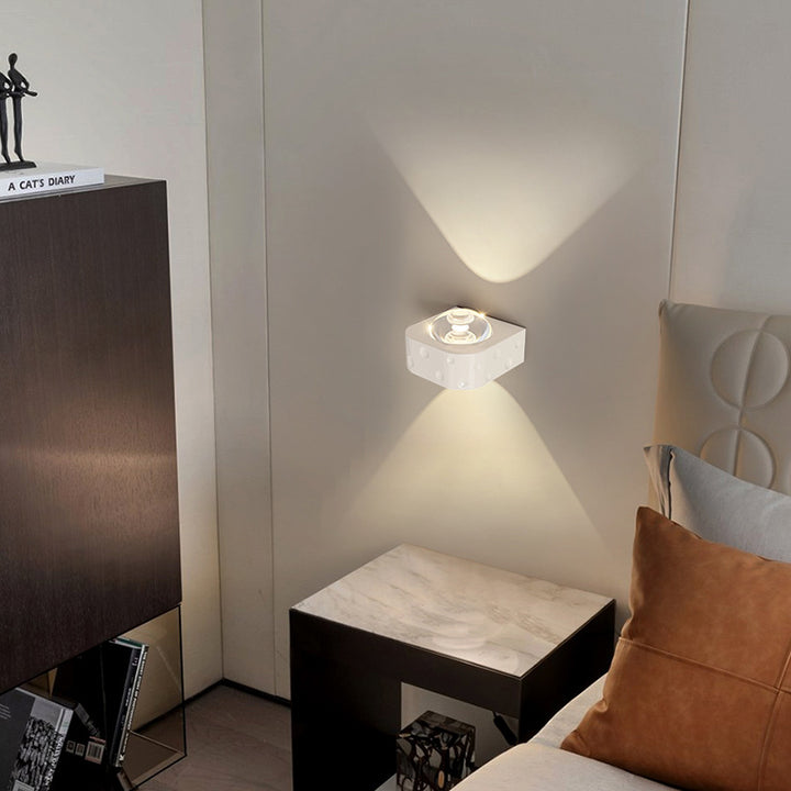 Zeitgenössische skandinavische runde ovale Kugel Eisen Aluminium Kristall LED Wandleuchte für das Schlafzimmer 