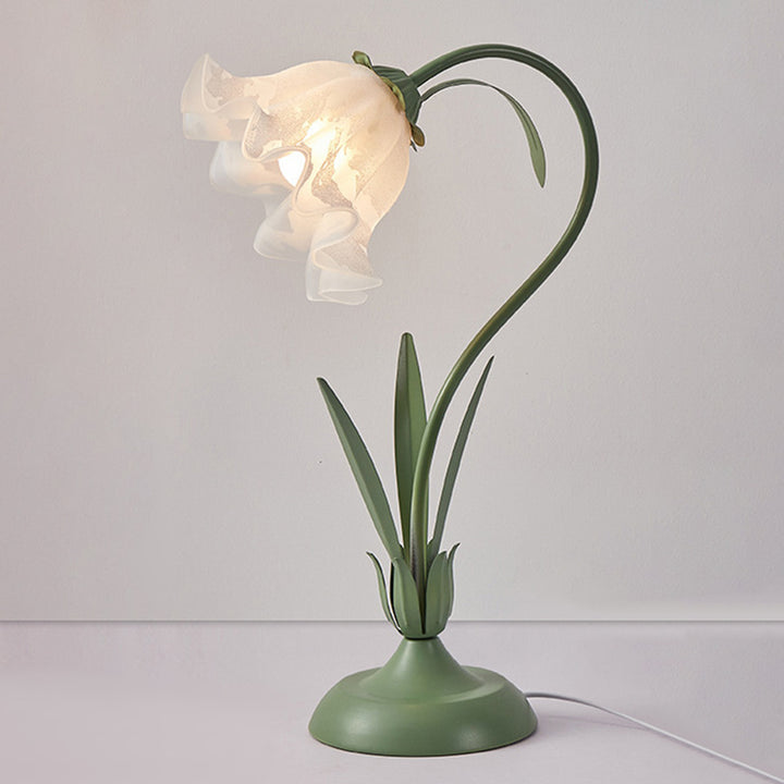 Traditionelle rustikale Glockenblumenform Eisen Acryl 1-Licht Tischlampe für Schlafzimmer 