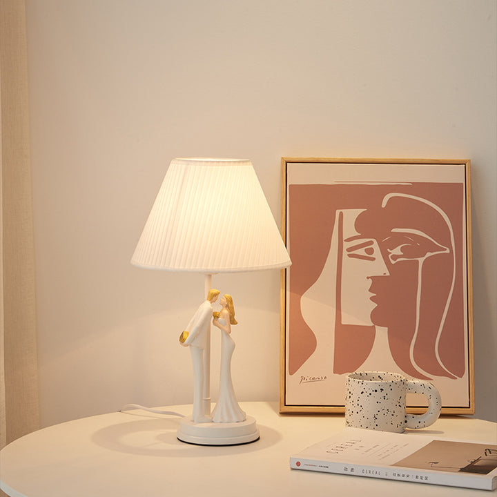 Moderne Art Deco Hochzeits-Paar Runde Prisma Harz Eisen Stoff 1-Licht Tischlampe Für Schlafzimmer 