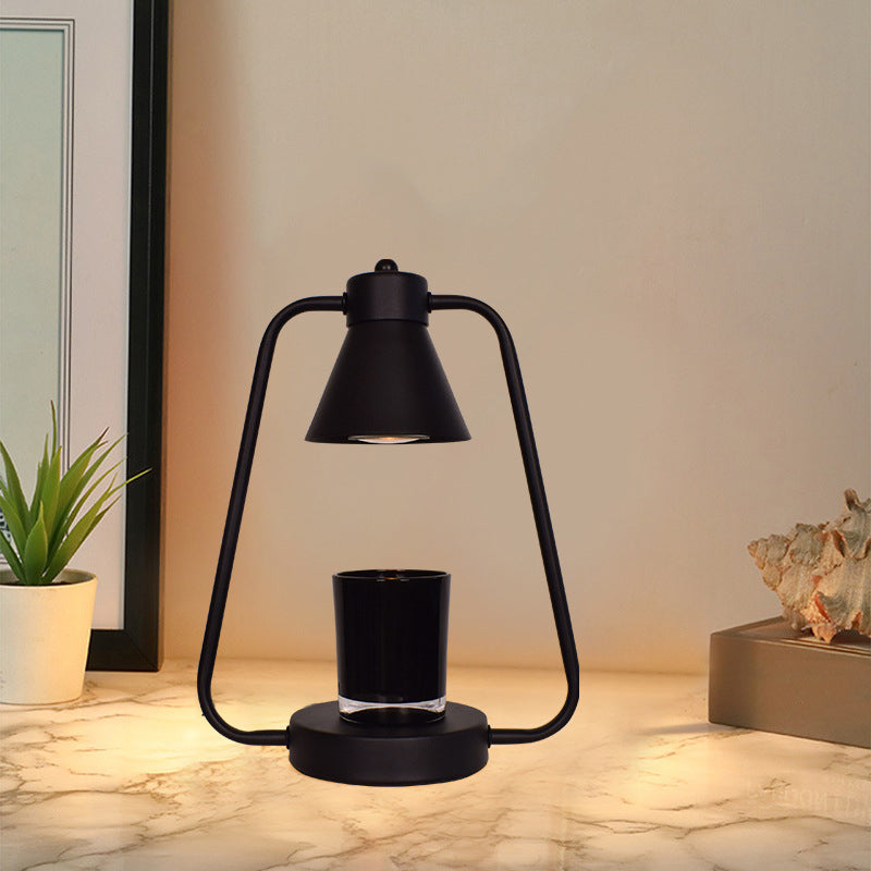 Lampe de table en fer prismatique ronde scandinave contemporaine à 1 lumière avec cire fondue pour chambre 