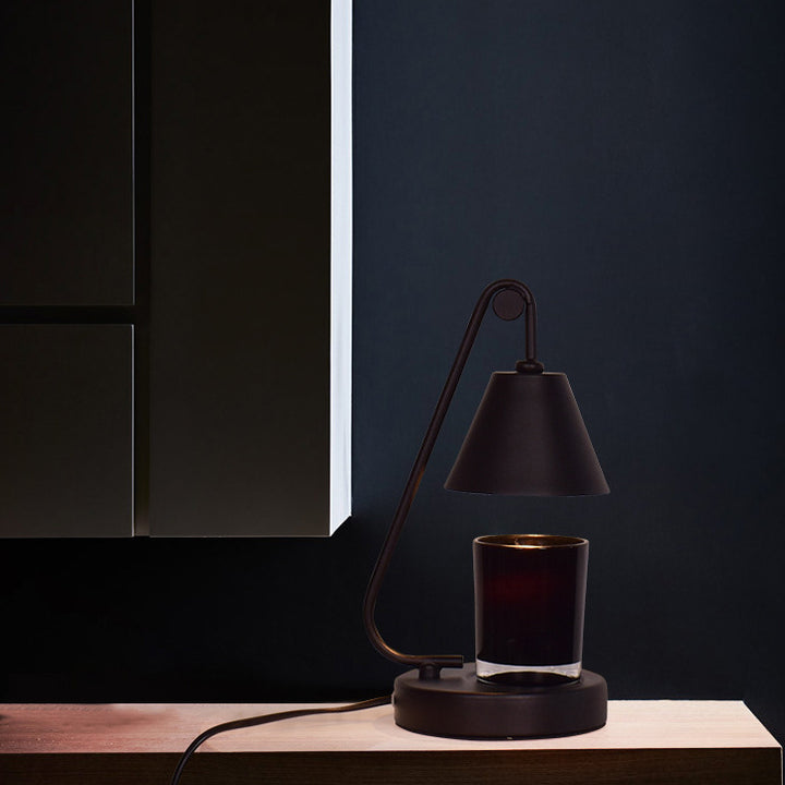 Lampe de table en fer à une lumière en forme de cône ronde scandinave contemporaine avec cire fondante pour chambre à coucher 
