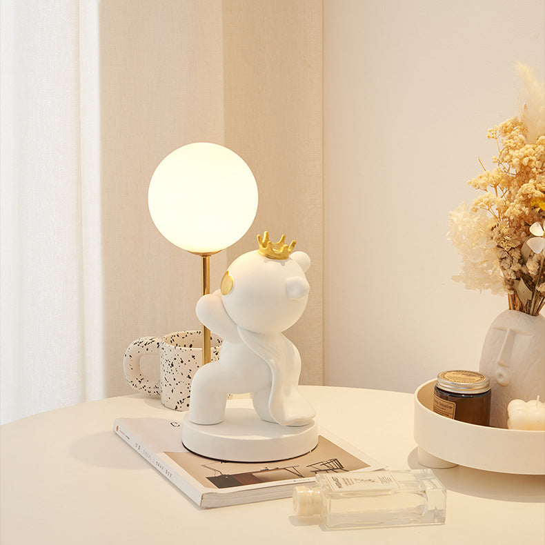 Zeitgenössische kreative Cartoon süße Kronen-Bär runde Harzglas 1-Licht Tischlampe für das Schlafzimmer 