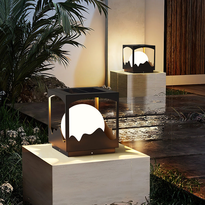 ضوء خارجي LED من الفولاذ المقاوم للصدأ PE على شكل مربع مقاوم للماء يعمل بالطاقة الشمسية بتصميم آرت ديكو الحديث للاستخدام الخارجي 