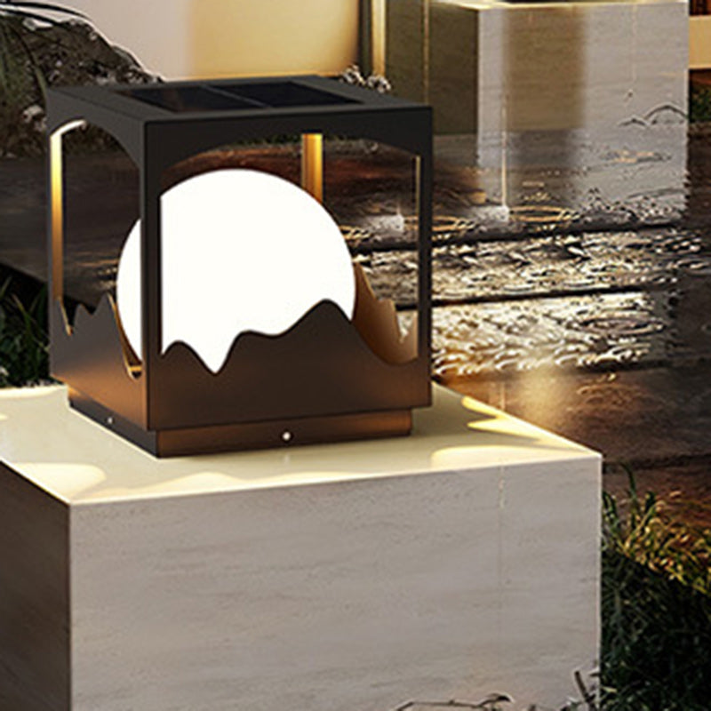 ضوء خارجي LED من الفولاذ المقاوم للصدأ PE على شكل مربع مقاوم للماء يعمل بالطاقة الشمسية بتصميم آرت ديكو الحديث للاستخدام الخارجي 