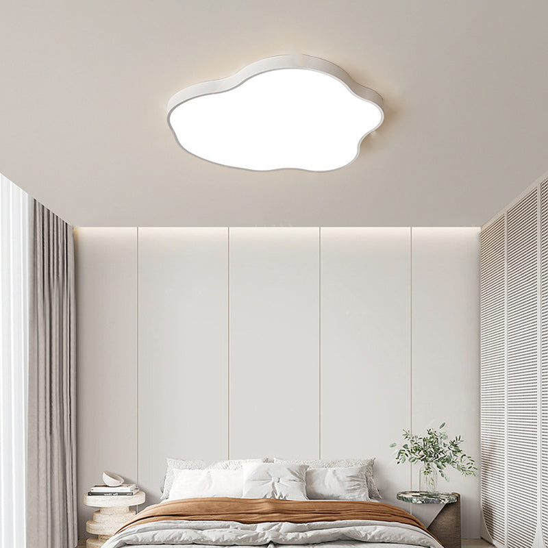 Plafonnier LED en forme de nuage minimaliste moderne en fer et acrylique pour chambre à coucher 