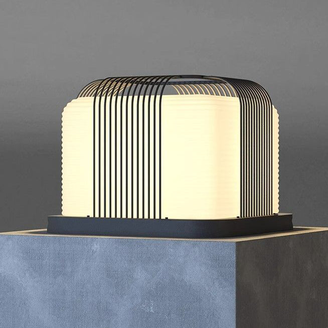 ضوء خارجي LED مربع من الفولاذ المقاوم للصدأ مقاوم للماء بالطاقة الشمسية بتصميم حديث وبسيط للاستخدام الخارجي 