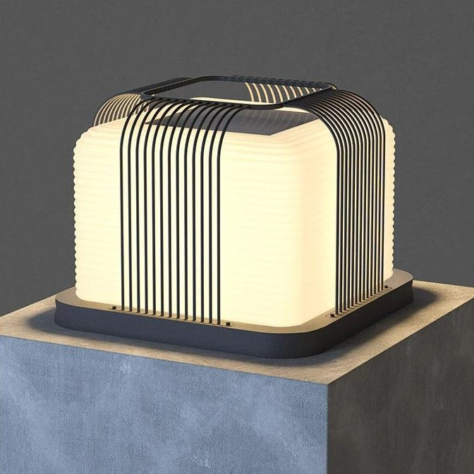 ضوء خارجي LED مربع من الفولاذ المقاوم للصدأ مقاوم للماء بالطاقة الشمسية بتصميم حديث وبسيط للاستخدام الخارجي 