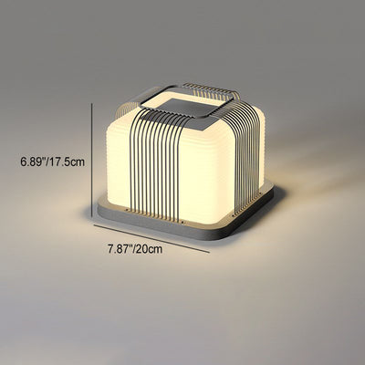 ضوء خارجي LED مربع من الفولاذ المقاوم للصدأ مقاوم للماء بالطاقة الشمسية بتصميم حديث وبسيط للاستخدام الخارجي 
