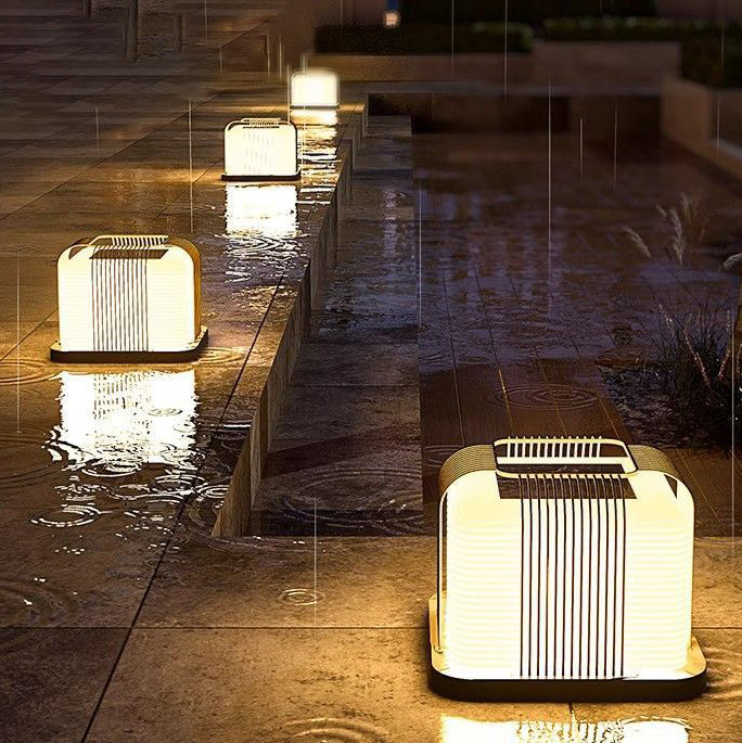ضوء خارجي LED مربع من الفولاذ المقاوم للصدأ مقاوم للماء بالطاقة الشمسية بتصميم حديث وبسيط للاستخدام الخارجي 
