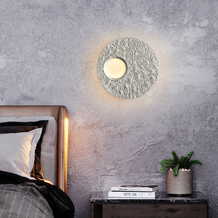 Aplique de pared LED de resina con hardware redondo escandinavo contemporáneo para dormitorio 
